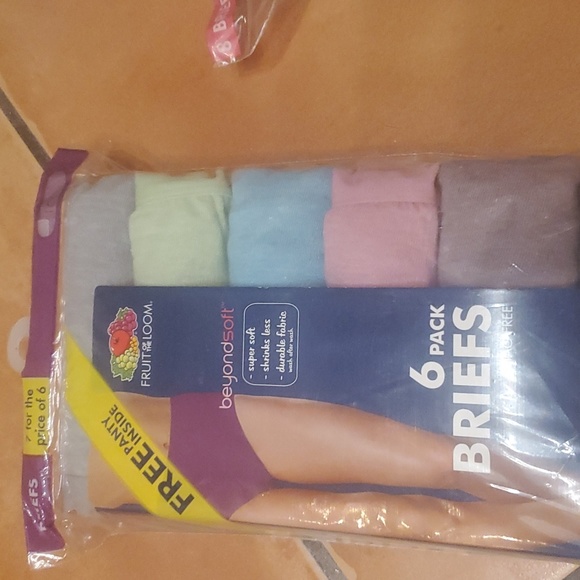 NWT 7 Pack Haines Fruit if the Loom Briefs Size 10 - Picture 1 of 3